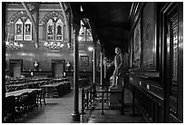 Annenberg Hall, Memorial Hall, Harvard University, Cambridge. Boston, Massachussets, USA (black and white)