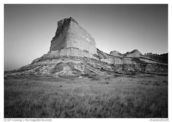 Scotts Bluff at sunrise. Scotts Bluff National Monument. USA (black and white)