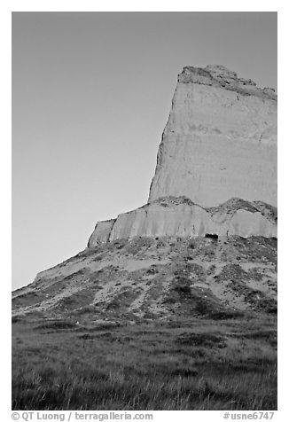 Scotts Bluff at sunrise. Scotts Bluff National Monument. Nebraska, USA (black and white)