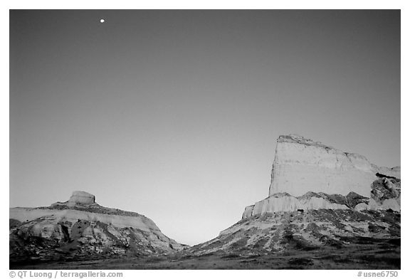 Scotts Bluff, Mitchell Pass, and  South Bluff at sunrise with moon. Scotts Bluff National Monument. Nebraska, USA (black and white)