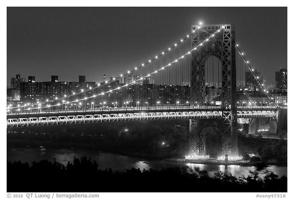 Washington Bridge at night. NYC, New York, USA