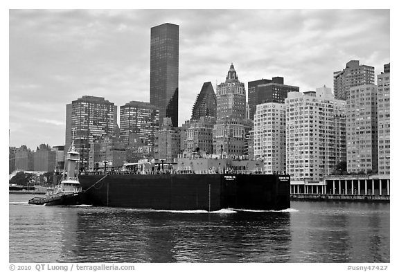 Barge on Hudson River and Manhattan waterfront. NYC, New York, USA (black and white)