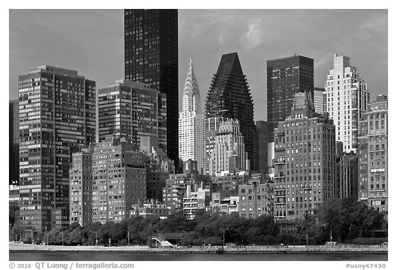 Manhattan skyline from Roosevelt Island, morning. NYC, New York, USA