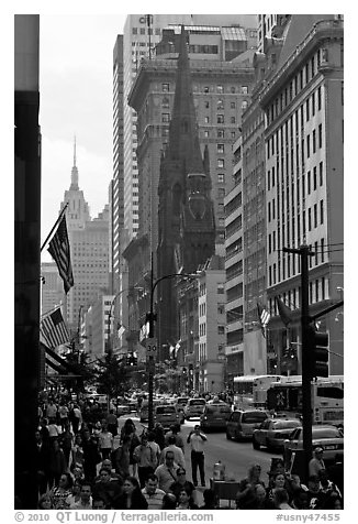 Fifth Avenue. NYC, New York, USA (black and white)