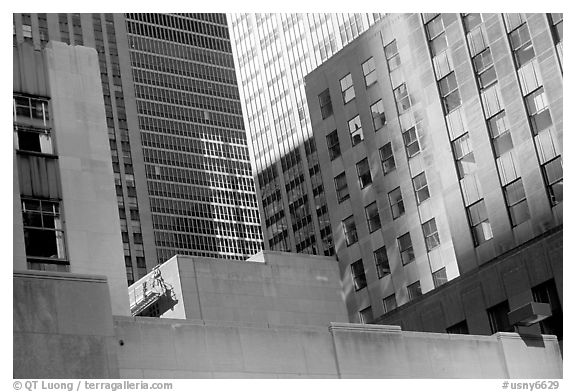 Mix of facades. NYC, New York, USA (black and white)