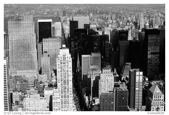 Upper Manhattan, Looking north from the Empire State building. NYC, New York, USA (black and white)