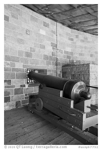 Cannon, Castle Clinton National Monument. NYC, New York, USA (black and white)