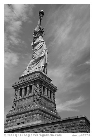 Side view of Statue of Liberty and pedestal, Statue of Liberty National Monument. NYC, New York, USA (black and white)