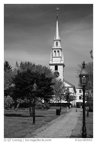 Park and white-steepled church. Newport, Rhode Island, USA (black and white)