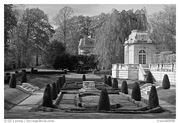 Sunken garden, The Elms. Newport, Rhode Island, USA (black and white)