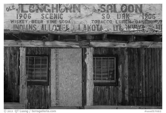 Old Longhorn Saloon, Scenic. South Dakota, USA (black and white)