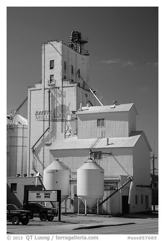 Grain elevator, Belle Fourche. South Dakota, USA (black and white)