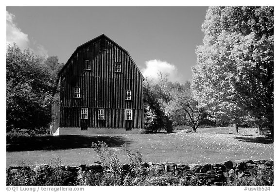 Lee Farm on Ridge Road. Vermont, New England, USA (black and white)