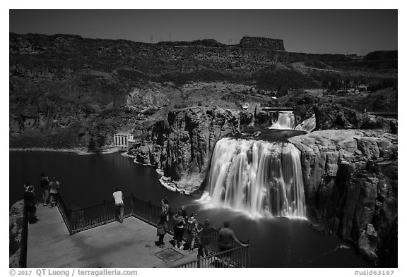 Tourists at overlook, Shoshone Falls. Idaho, USA (black and white)