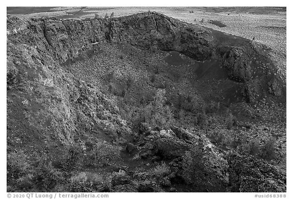 Echo Crater walls. Craters of the Moon National Monument and Preserve, Idaho, USA (black and white)