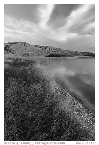 Grassy river shore and bluffs near Wood Bottom. Upper Missouri River Breaks National Monument, Montana, USA