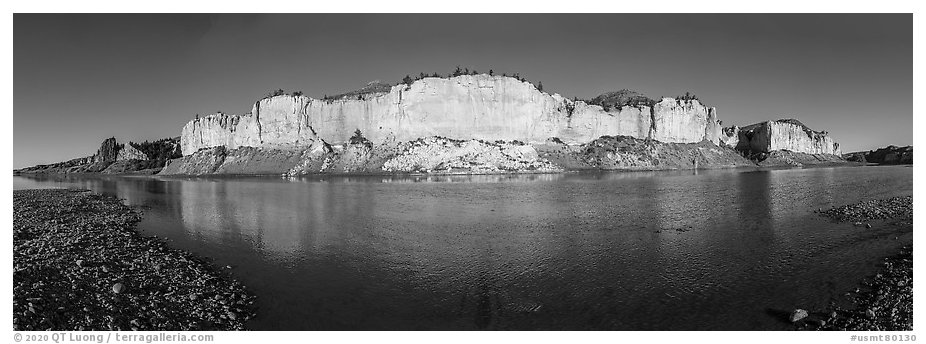 White cliffs. Upper Missouri River Breaks National Monument, Montana, USA (black and white)