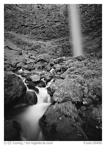 Mossy boulders and Watson Falls. Oregon, USA