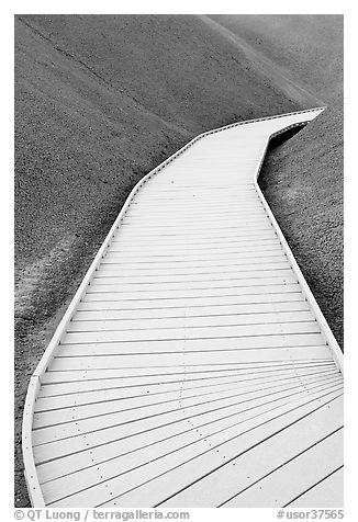 Boardwalk, Painted Cove Trail. John Day Fossils Bed National Monument, Oregon, USA