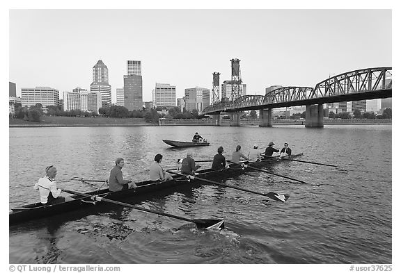 Eight-oar shell and city skyline at sunrise. Portland, Oregon, USA (black and white)