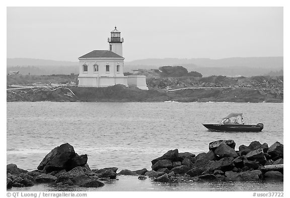 Coquille River lighthouse. Bandon, Oregon, USA (black and white)