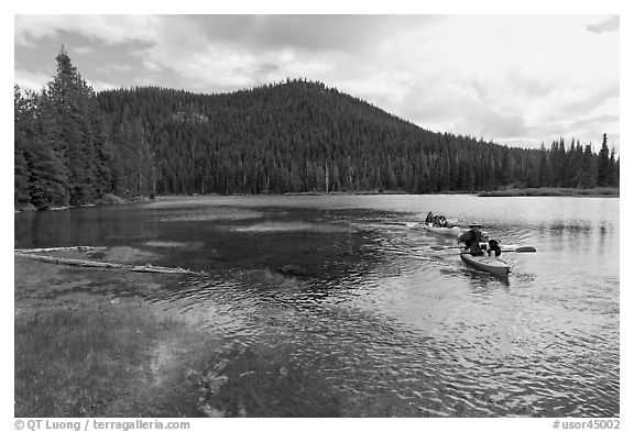 Parents towing children in kayak, Devils Lake. Oregon, USA (black and white)