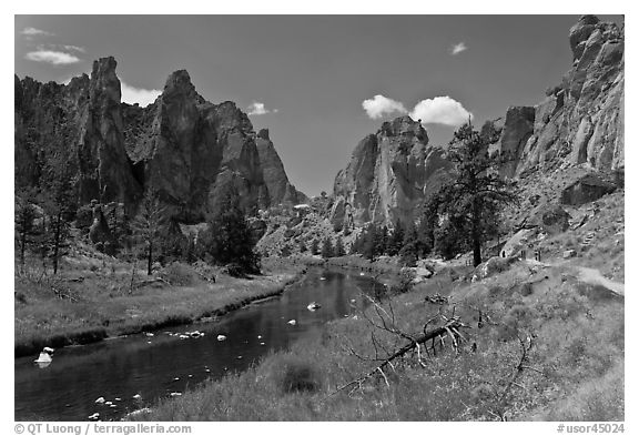 Crooked River valley and rock walls. Smith Rock State Park, Oregon, USA (black and white)