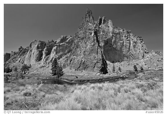 Ryolite cliffs. Smith Rock State Park, Oregon, USA (black and white)