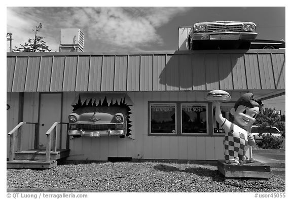Dinner and built-in hot rod vintage cars, Florence. Oregon, USA (black and white)