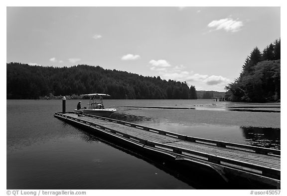 Clear Lake. Oregon, USA (black and white)