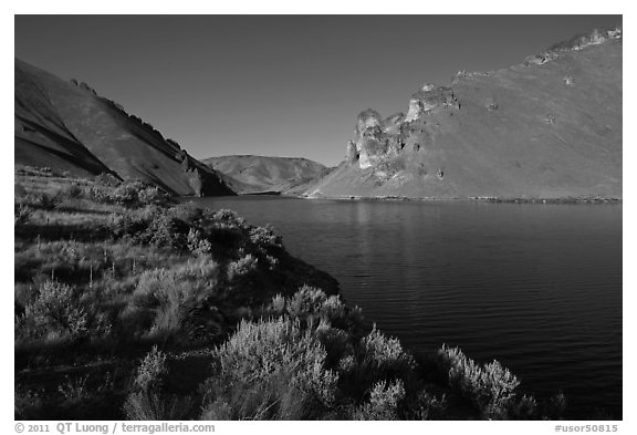 Lake Owyhee at Leslie Gulch. Oregon, USA (black and white)