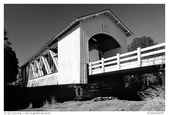 White covered bridge, Willamette Valley. Oregon, USA (black and white)