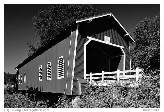 Red covered bridge, Willamette Valley. Oregon, USA