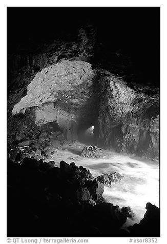 Sea Lion cave. Oregon, USA (black and white)
