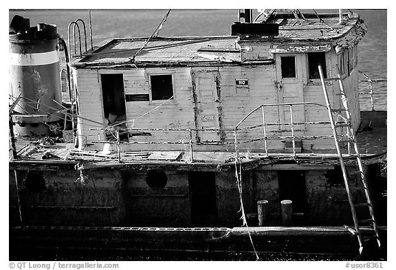 Shipwreck near Coquille River. Oregon, USA (black and white)