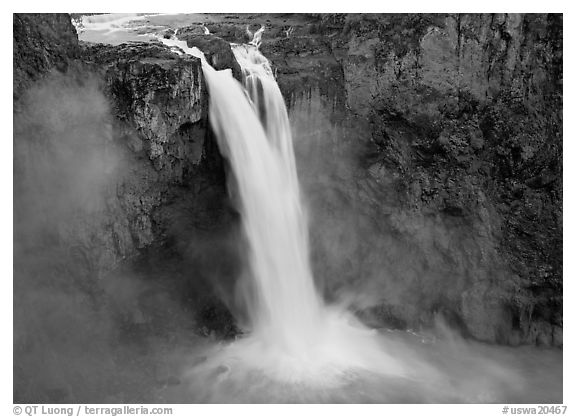 Snoqualmie Falls in the spring. USA (black and white)