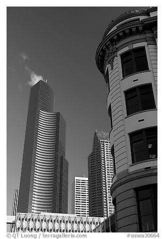 Skyscrapper and vintage buiding. Seattle, Washington