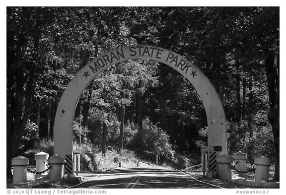 Entrance arch, Moran State Park. Washington (black and white)