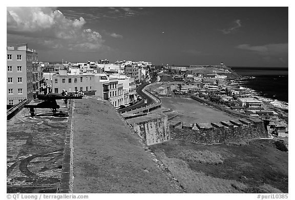 Street and El Morro Fortress. San Juan, Puerto Rico (black and white)