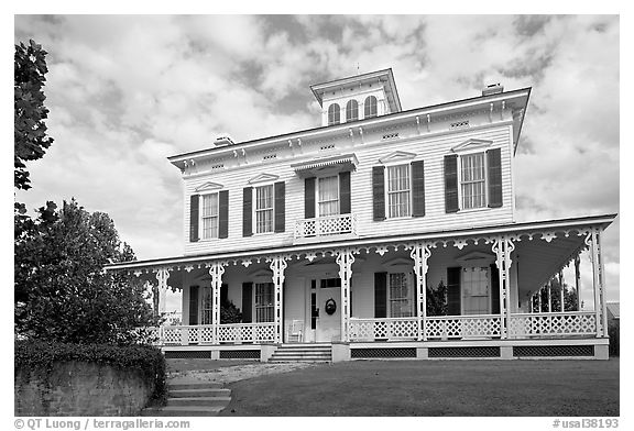 House with porch all around. Montgomery, Alabama, USA (black and white)