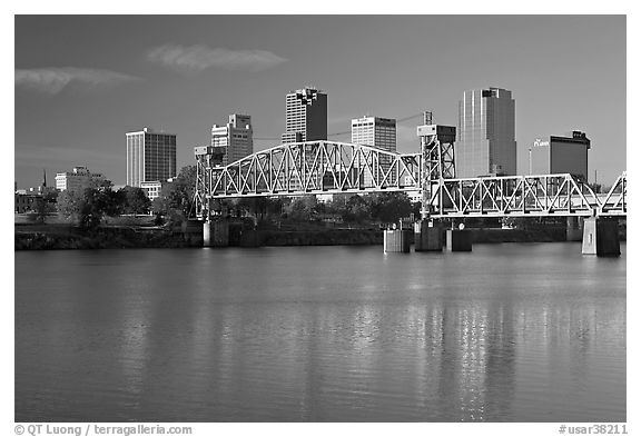 Arkansas River and skyline, early morning. Little Rock, Arkansas, USA (black and white)
