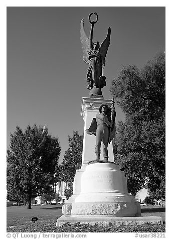 Monument to soldiers of the Confederacy. Little Rock, Arkansas, USA (black and white)