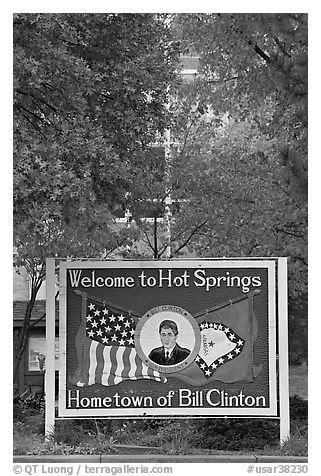 Welcome to Hot Springs, hometown of Bill Clinton. Hot Springs, Arkansas, USA (black and white)