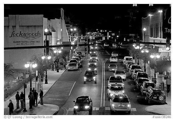 Central avenue with lots of cars and pedestrican on street. Hot Springs, Arkansas, USA (black and white)