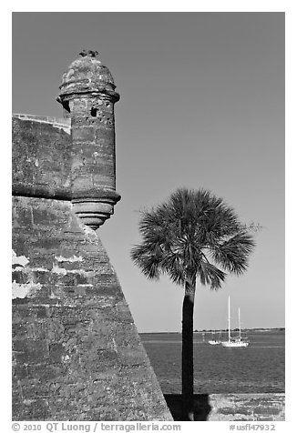 Corner bastion of the Spanish built fort and walls made of coquina masonry units. Castillo de San Marcos National Monument. St Augustine, Florida, USA (black and white)