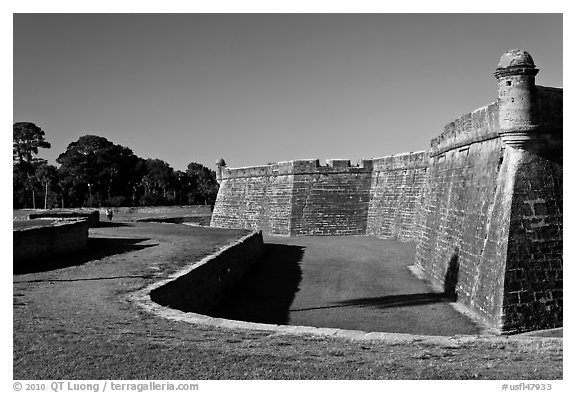 Coquina walls of historic fort, Castillo de San Marcos National Monument. St Augustine, Florida, USA