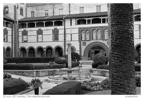 Main courtyard, Flagler College. St Augustine, Florida, USA (black and white)