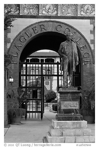 Statue of Henry Flagler and entrance to Flagler College. St Augustine, Florida, USA (black and white)