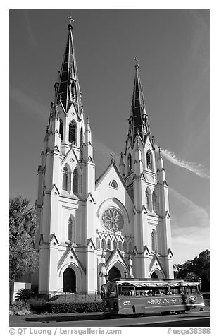 Church and red trolley. Savannah, Georgia, USA (black and white)