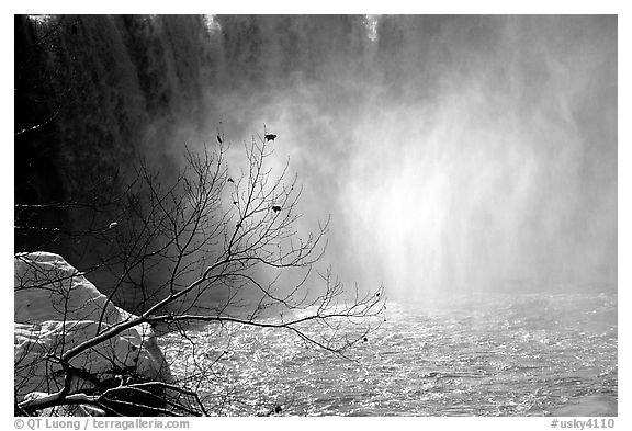 Cumberland falls in winter. Kentucky, USA (black and white)